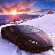 Снимает штаны и