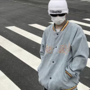 她说人多以为有我