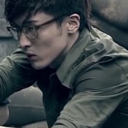 头戴三叉束发紫金冠体挂西川红棉百花袍