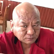 光头拿AK撞你小头