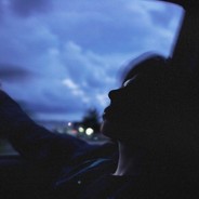 她曾经也很爱我