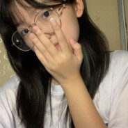 雙手夾屁股兩側、左臉頰網上出力